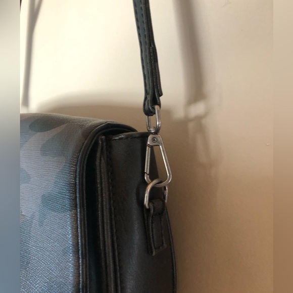 🔷 Matt & Nat | Like New Crossbody Purse - Picture 5 of 8